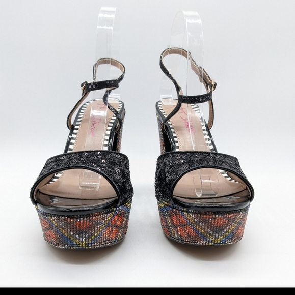 Shoe - Picture 2 of 4